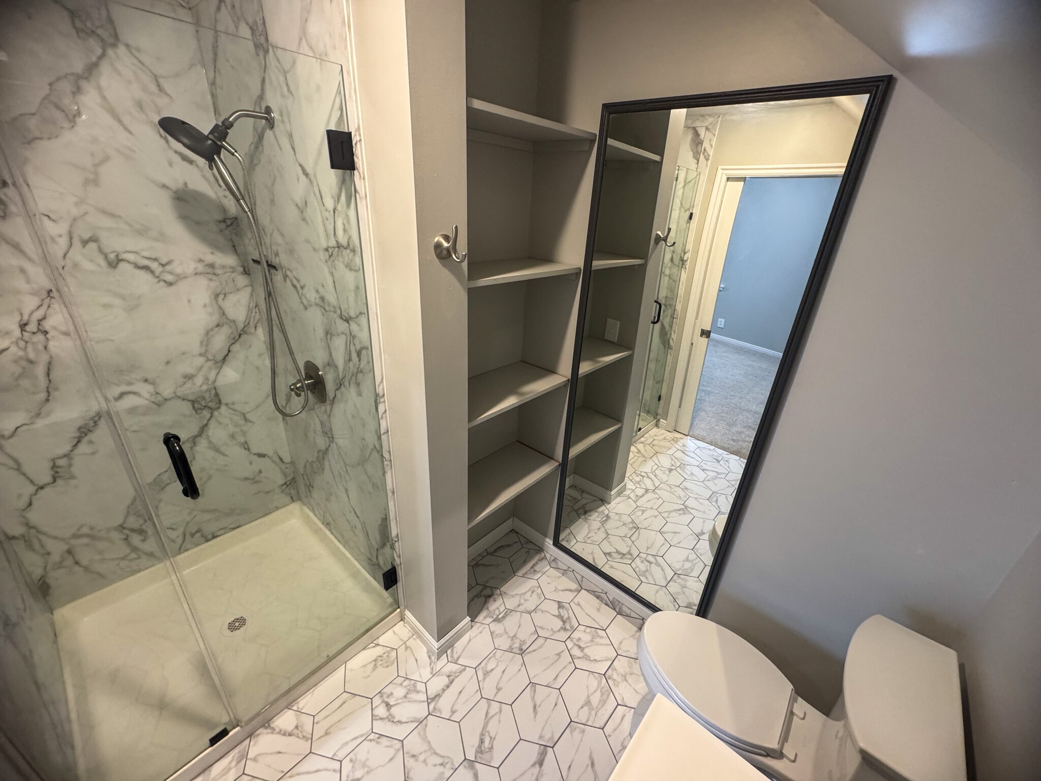 Master Bathroomo - 5000 S Lincoln St