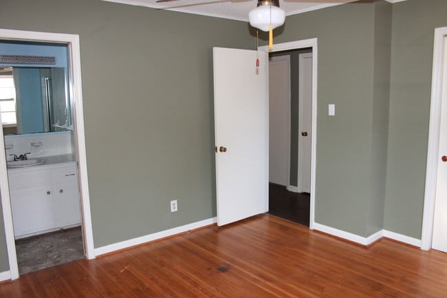 Building Photo - 802 Parrish St