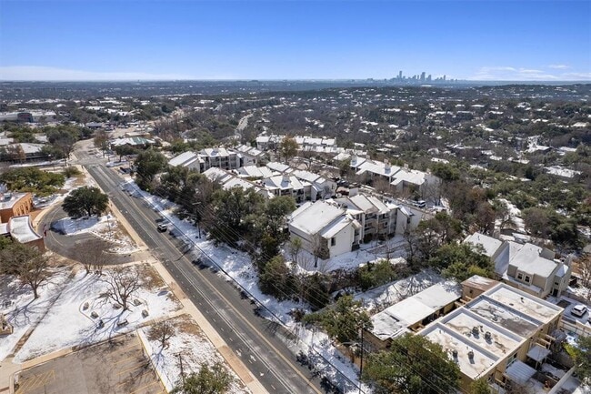 Building Photo - 6910 Hart Ln