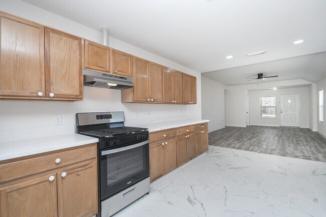 Building Photo - 6306 Spruce Manor Ln