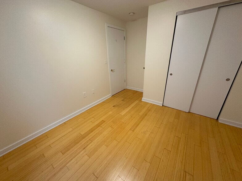 Building Photo - 25 Lagrange St