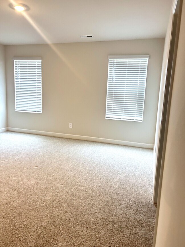 Building Photo - 105 Pleasure Ln