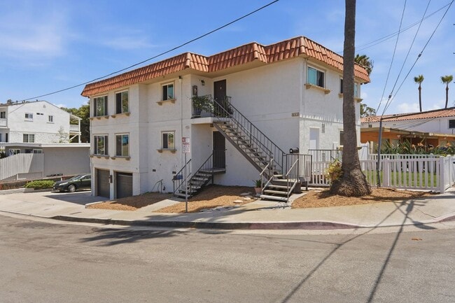 Building Photo - 211 Avenida Monterey