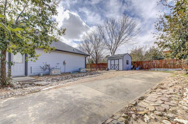 Building Photo - 110 Kou Ct