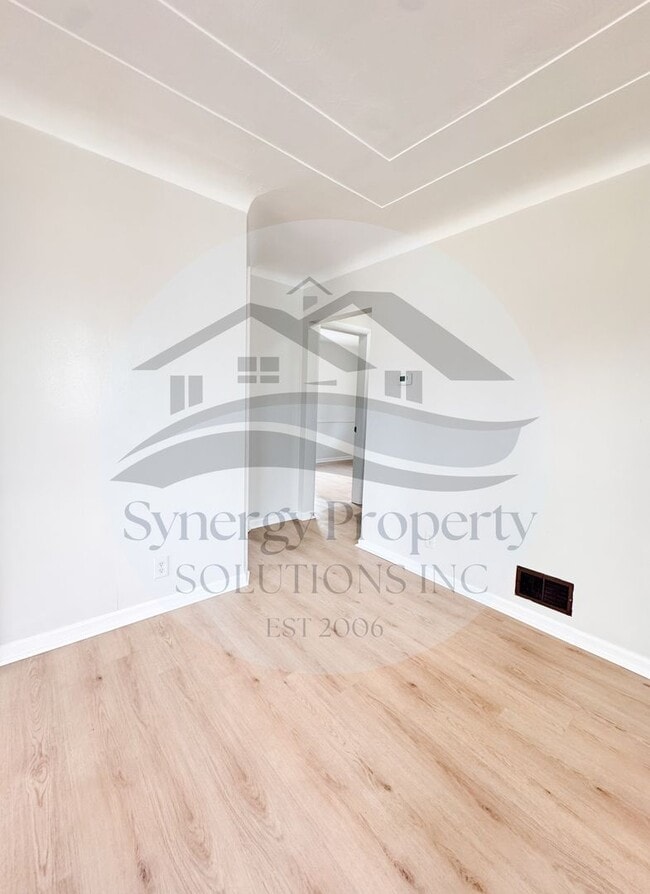 Building Photo - First Floor Living - $295 DEPOSIT