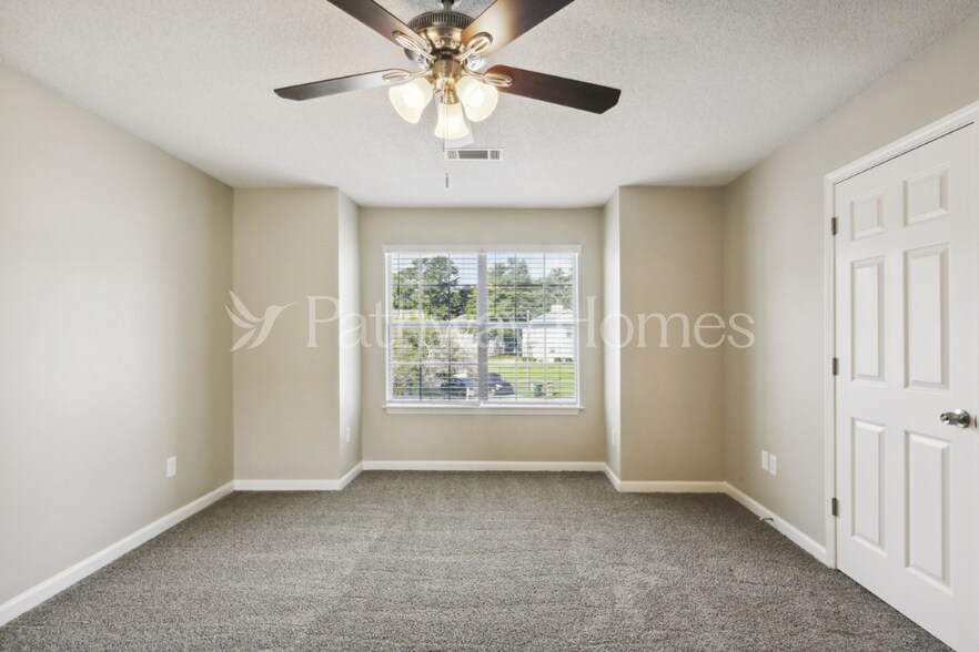 Building Photo - 205 Summer Mist Ct