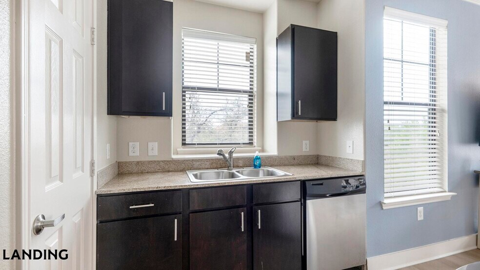 Building Photo - 7500 I-35