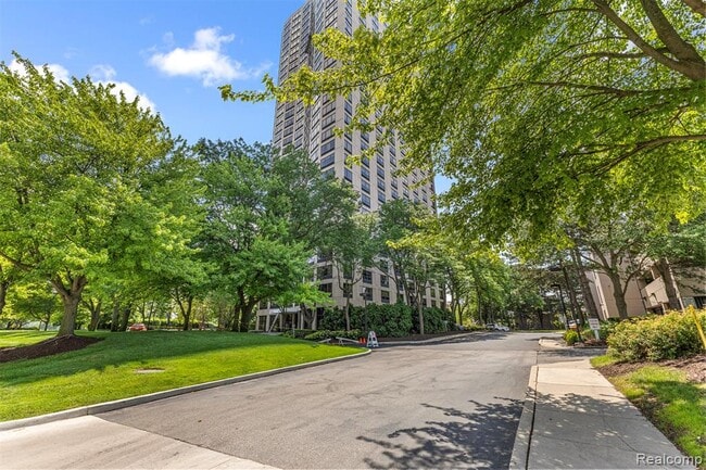 Building Photo - 5000 Town Center Dr