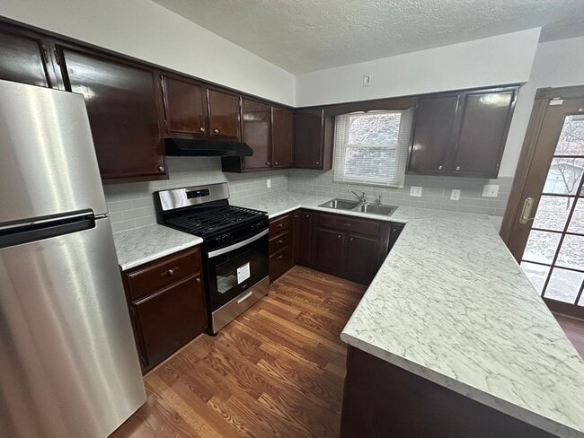 Building Photo - $1,800 - 3 Bed 2 Bath Home