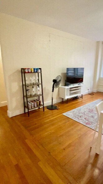 Building Photo - 1982 Commonwealth Ave