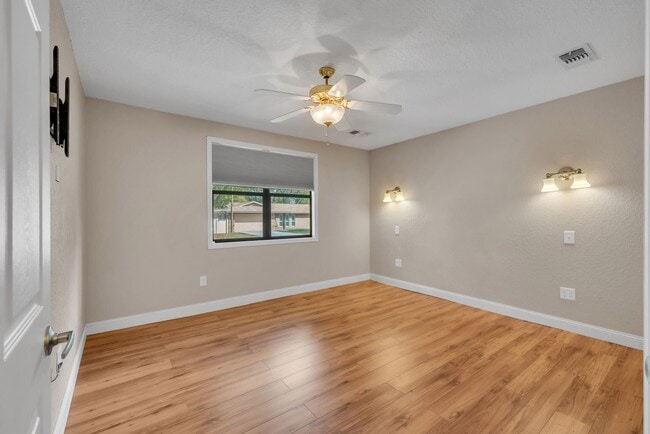 Building Photo - Norfolk