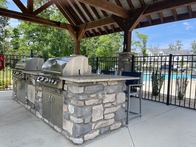 Building Photo - Willet | 4 Bed 3.5 Bath | Garage | 2287 sf | $3120 - $3432 | 8, 9, 13, 14, and 15 month lease terms