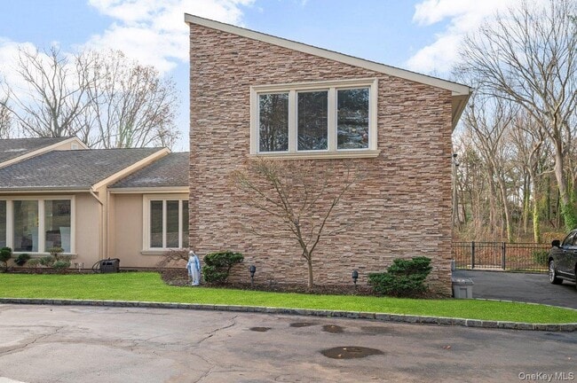 Building Photo - 90 Rodeo Dr