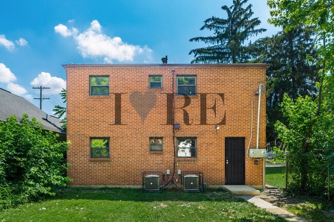 Building Photo - 85 Stevens Ave