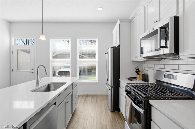 Building Photo - 2256 E 100th St