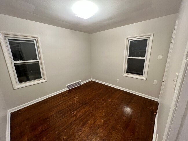 Building Photo - 16053 Lappin St