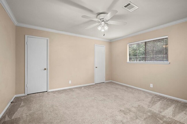 Building Photo - 527 Briar Knoll Dr
