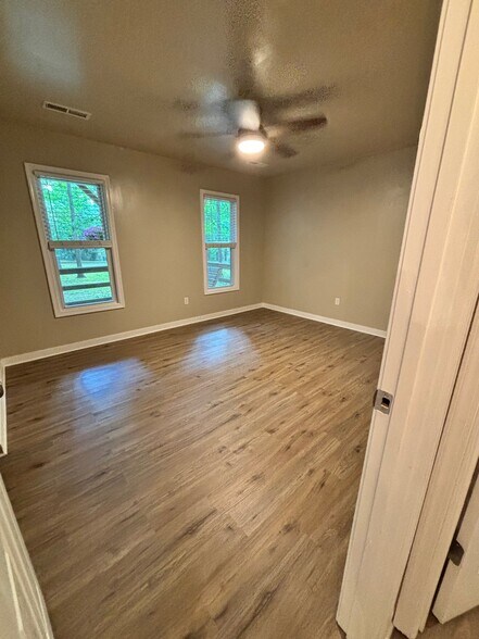 Building Photo - 16321 Rhodes Ln