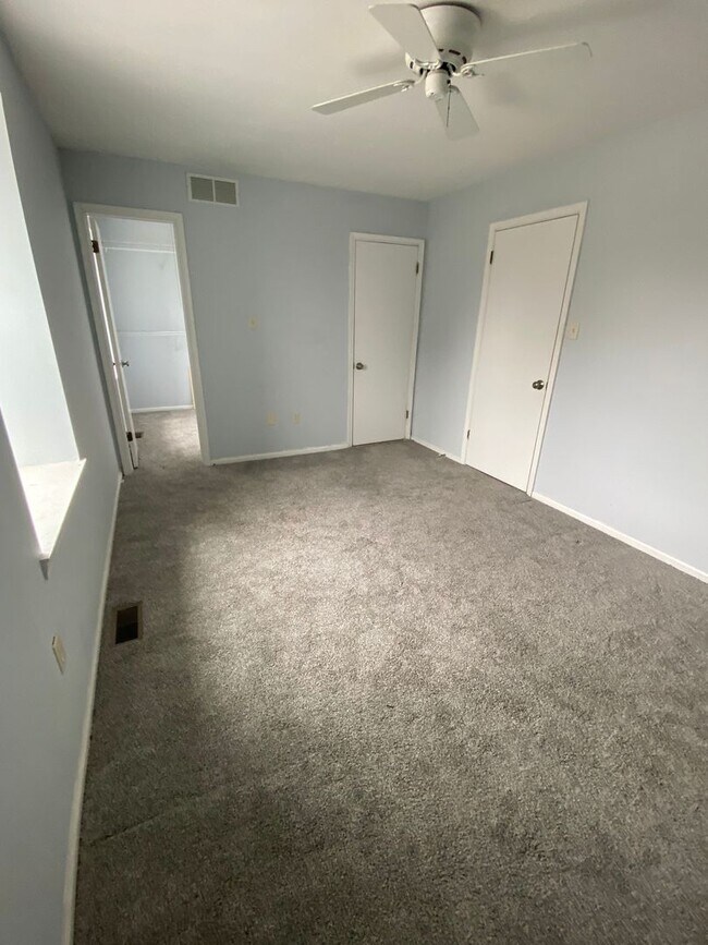 Building Photo - Nice 2 bedroom townhome with a view!