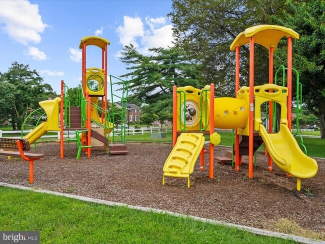 Building Photo - 855 De Franceaux Harbour