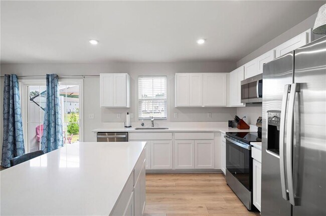 Building Photo - 121 Chastain Dr