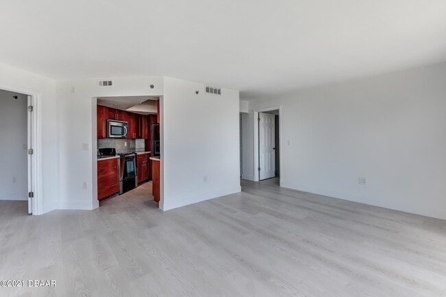 Building Photo - 1 Oceans W Blvd