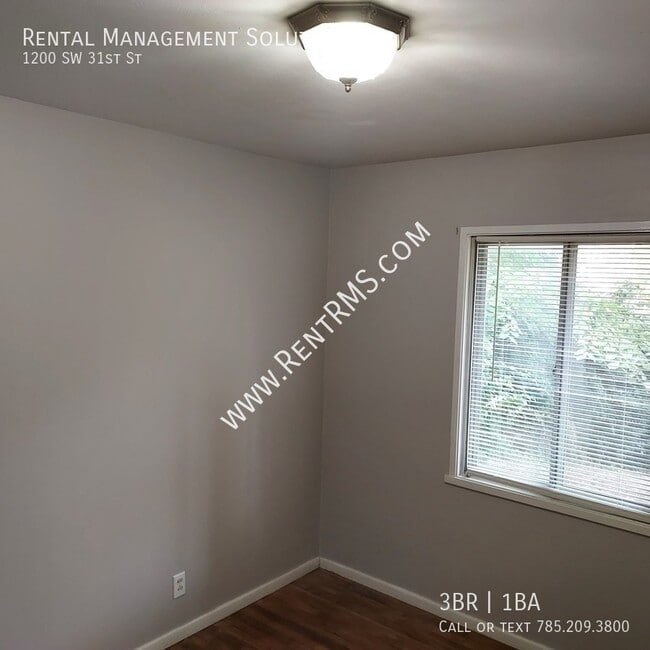 Building Photo - 1200 SW 31st St