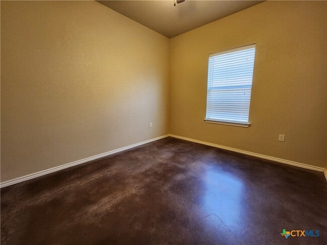 Building Photo - 2567 Pahmeyer Rd