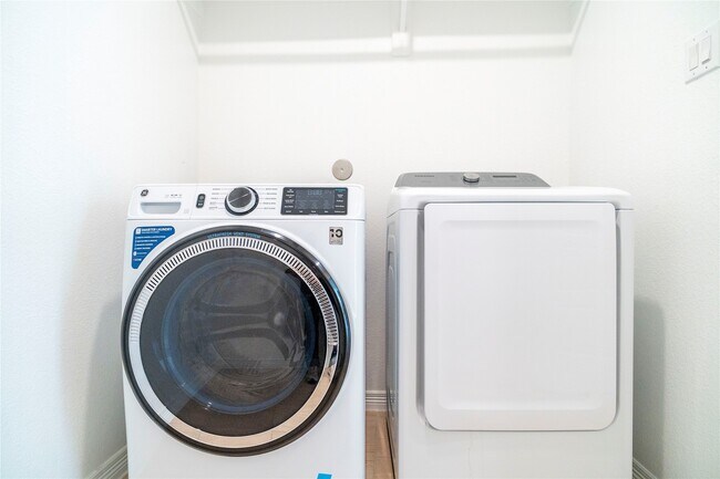 Building Photo - 3618 Windward Canyon Dr