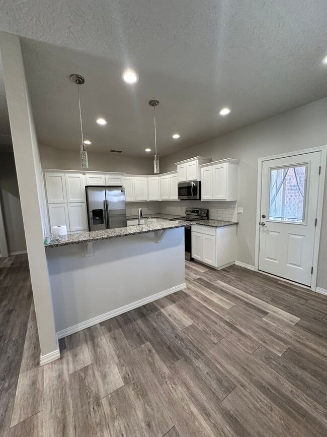 Building Photo - Stunning 3 Bed Home! Managed by Owner!