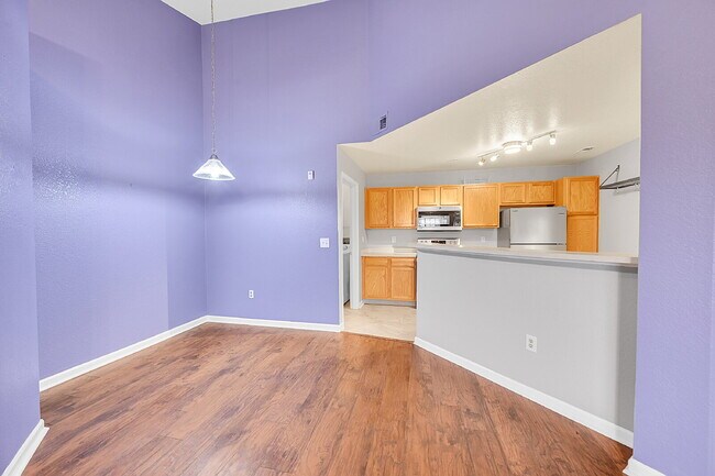 Building Photo - $1,650- 1 Bed, 1 Bath Condo in Aurora with...