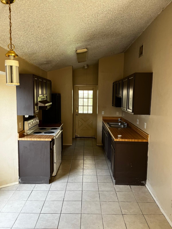 Building Photo - 4011 Colonial Sun Dr