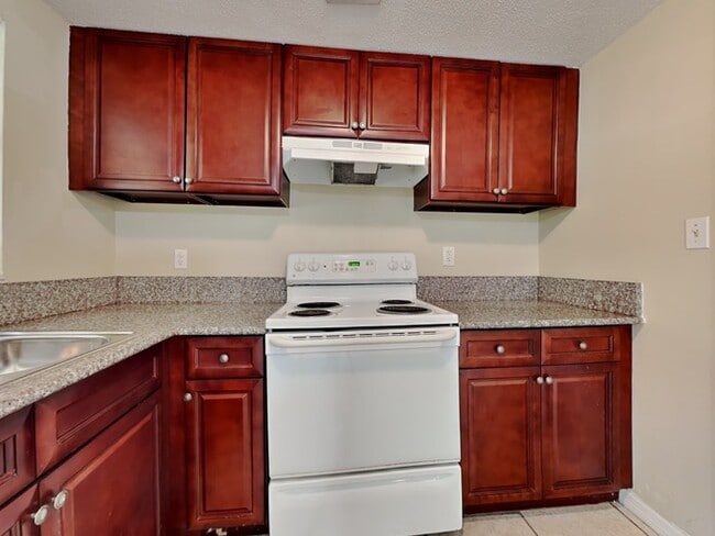 Building Photo - 10632 Laburnum Dr