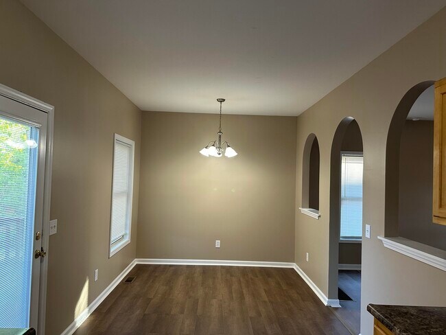 Building Photo - 3933 Pine Ridge Way