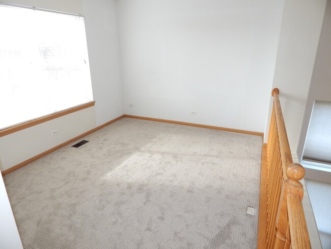 Building Photo - 2800 E Bridleway Ct