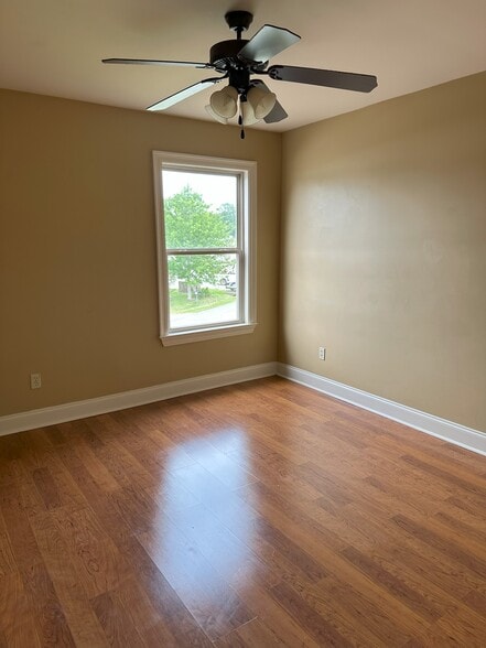 Building Photo - 111 Village Square Dr