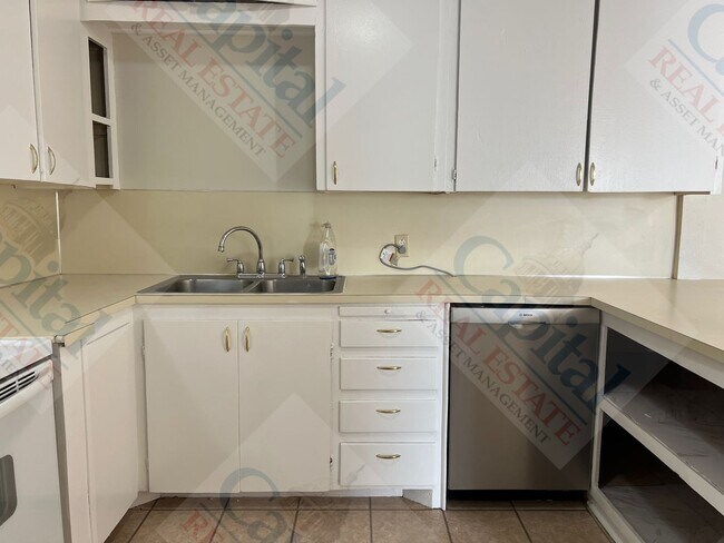 Building Photo - Cozy 2 Bedroom