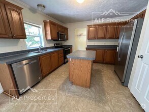 Building Photo - Charming & Secluded 3-Bedroom 2 Bathroom H...