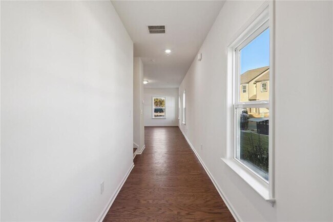 Building Photo - 727 Carmes Dr