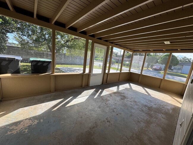 Building Photo - 547 Pigeon Cir