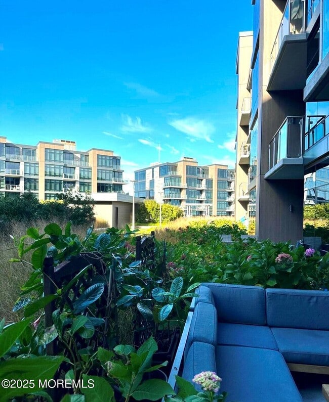 Building Photo - 15 Morris Ave