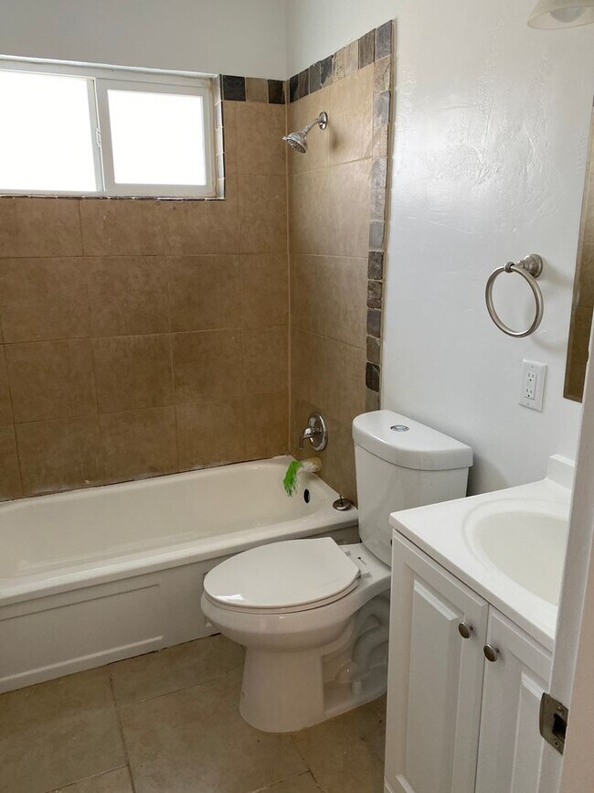 Building Photo - Completely Remodeled 4 Bed Home