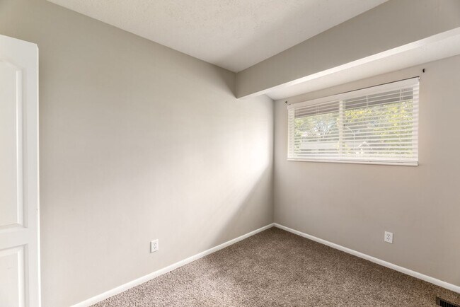 Building Photo - North Provo Duplex