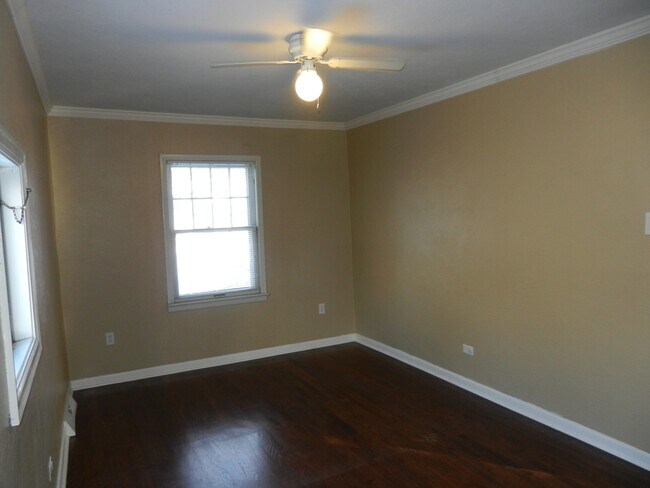 Building Photo - $0 DEPOSIT OPTION. CHARMING 3 BED 1 BATH R...