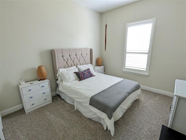 Building Photo - 10005 Ivalenes Hope Dr