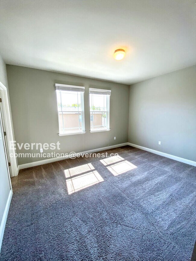 Building Photo - 8800 Jodie Ln