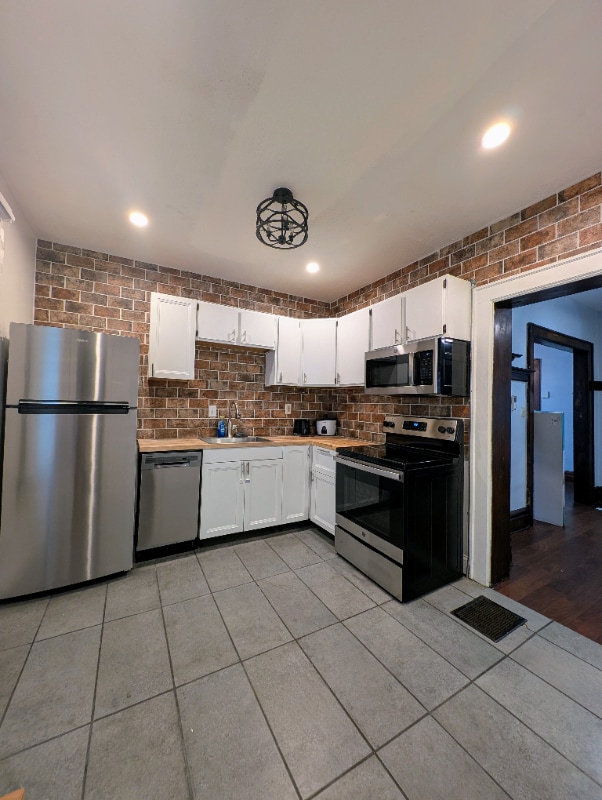 Building Photo - 890 Linwood Ave