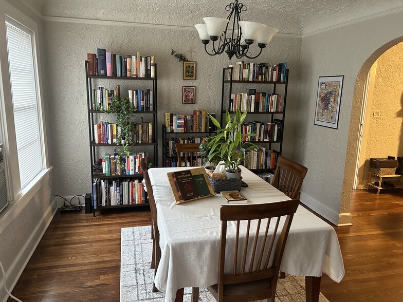 Dining Room - 3400 S University Dr