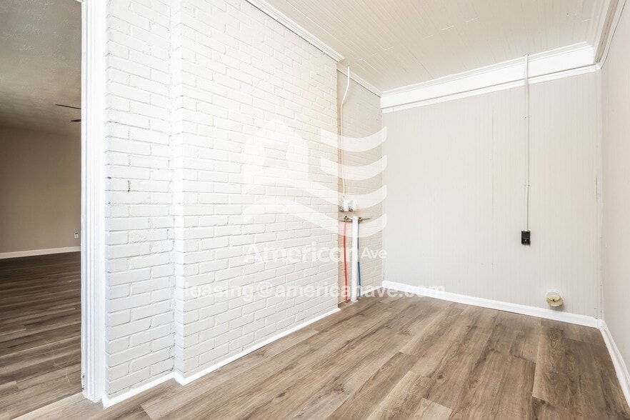 Building Photo - 2017 7th St