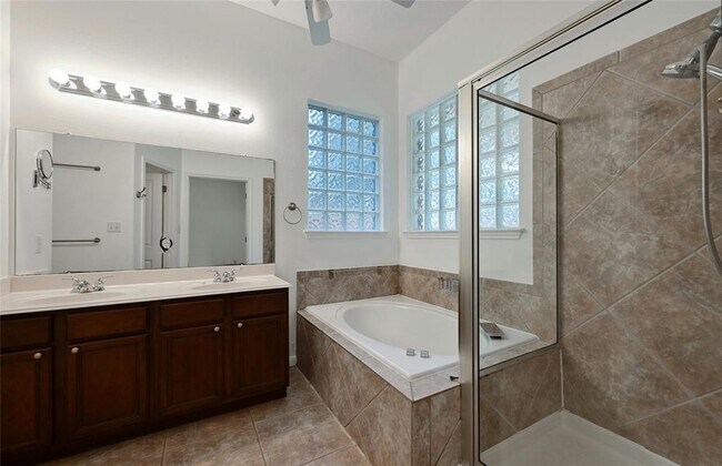 Building Photo - 10104 Hibiscus Cove